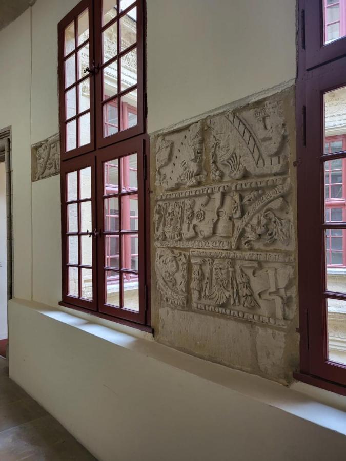 Uzes, Au Coeur Du Centre Medieval La Boussole D'Uzes, Appartement De Caractere Du XVII -Eme Siecle Εξωτερικό φωτογραφία