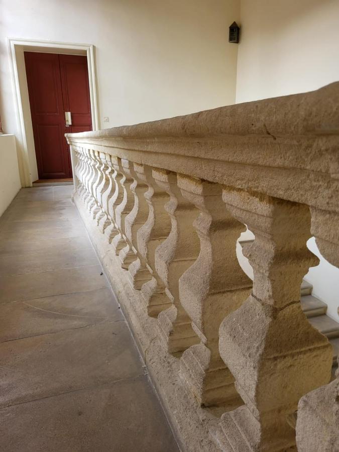 Uzes, Au Coeur Du Centre Medieval La Boussole D'Uzes, Appartement De Caractere Du XVII -Eme Siecle Εξωτερικό φωτογραφία